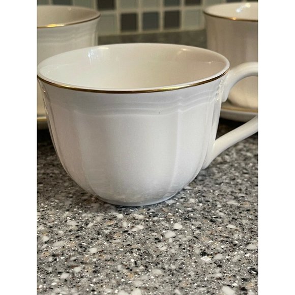 5 Piece Lot Royal Doulton Hallmark 3 cups 2 saucer - Picture 2 of 4